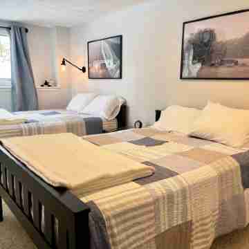 Lakefront family-friendly 4+ bedroom house on Little Squam Rooms