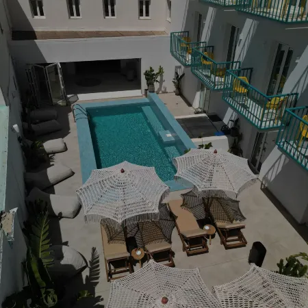Play Paros