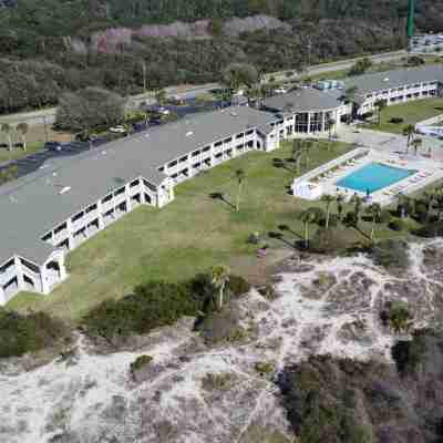 Days Inn & Suites by Wyndham Jekyll Island Hotel Exterior