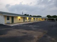 Rodeway Inn Kingsland - Lake LBJ - Parkplatz