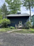 Rare Water-Level Lakefront Cottage on Seneca Lake – Dock and Fire Pit Hotels in Starkey