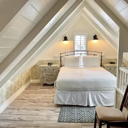 Carmel Green Lantern Inn Отели рядом с достопримечательностью «Пляж Кармел»