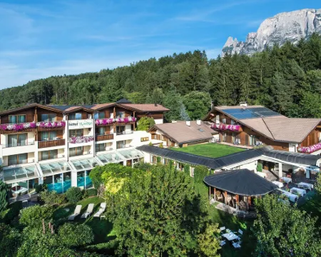 Hotel St. Anton Hotéis em Fie