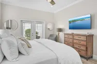 Walk to Seacrest Beach, Resort Pool Modern 3bdr Free Wheelin by Avantstay