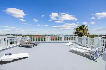 1 Block to Beach Newly Renovated 6Bdr w Rooftop Views Sand Dune by AvantStay
