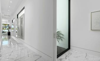 Sleeps 26 Pool, Hot Tub, Pickleball & Putting Green Bravo Villa #12 by Avantstay