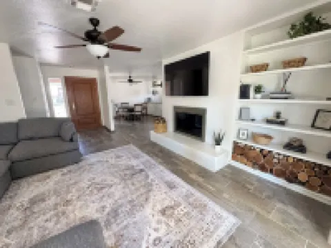 Family-Friendly 3BR house in Prime Location-near hospital – PETS STAY FREE