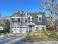 Dock Days by Avantstay Swimming Platform, Dock Hotels in Westport