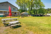 Waterfront Hood Canal Cottage Steps to the Beach! - parking