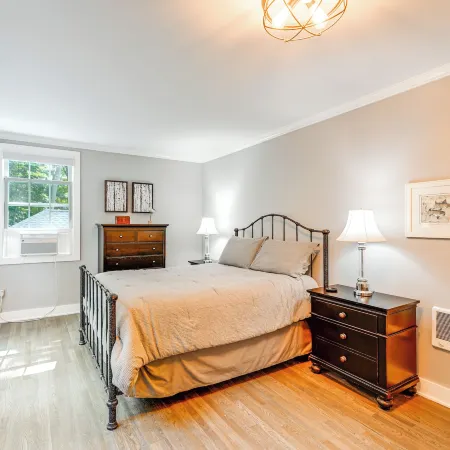 2 Mi to Dtwn: 2-Acre Retreat w/ Large Yard!