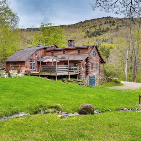Picture-Perfect Vermont Mtn Cabin w/ Hot Tub!