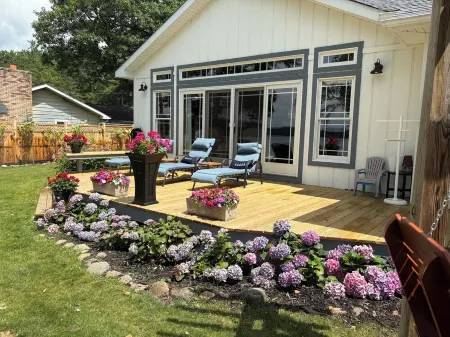 Edgewater at Long Lake - Lakeside Jacuzzi, Fireplace, Fenced in Yard for Pets