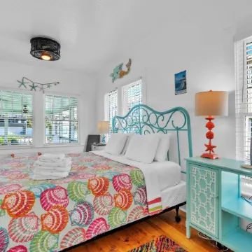 Marmalade Mermaid 3 Bedroom Home by Redawning Отели рядом с достопримечательностью «Пляж Кортес-Бич»