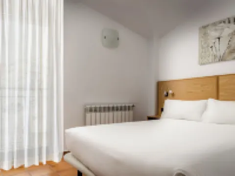 Apartamentos Prat de les Molleres Hotels in Canillo