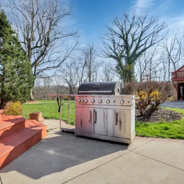 Pickle Hill - pool, pickleball court, sauna, near Hocking Hills, sleeps 10!