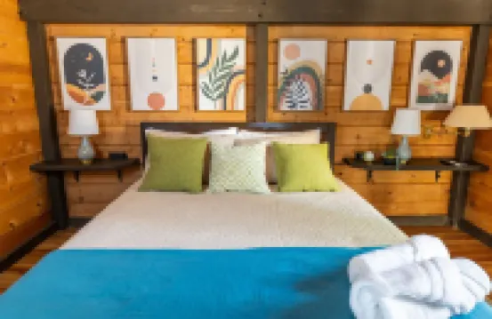 Sunriver Charmer-Updated Family Cabin w/SHARC, Village Access-Comfortable for 6