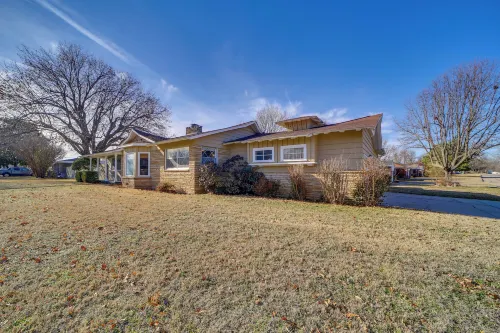 Tulsa Home w/ Yard: 5 Mi to Downtown! - بيت ضيافة