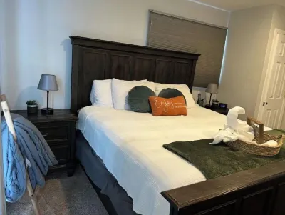 24/7 Entry Private Master En-suite bath & kitchenette 託雷多大學附近的飯店