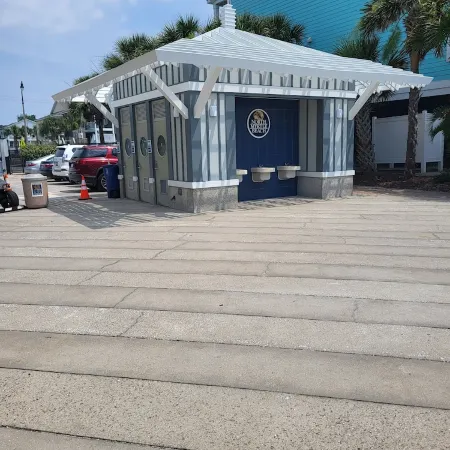 Cozy Vintage Artist Cottage. 5-minute walk to the beach, 2BR / 1 BA. Pets OK,