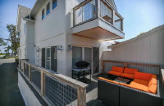 Latitude Adjustment Walk to Beach & Dining!