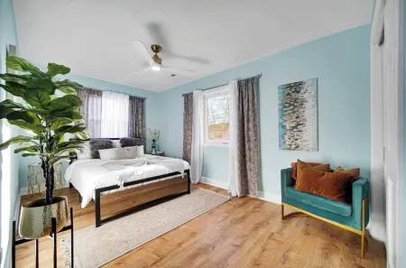 Luxury Lakefront Getaway Sleeps 16 near Chicago Family Friendly