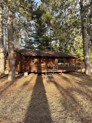 3-bedroom lake front cabin on Chippewa Flowage -Dun Rovin Road - Hayward, WI - Chalets