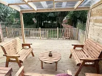 The Serene Stays Sleeps 6 with Garden Hotels in Oldham