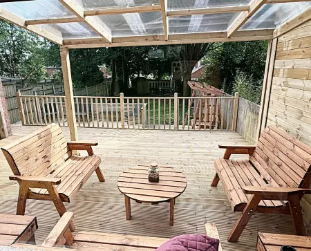 The Serene Stays Sleeps 6 with Garden Отели в г. Олдем