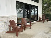 Beautiful Lakefront House with Amazing Views Hotels in Tool