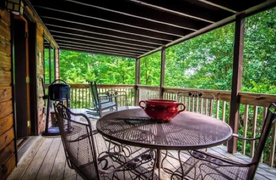 Romantic getaway w/hot tub