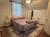Two Bedroom Cottage House in Uptown Westerville