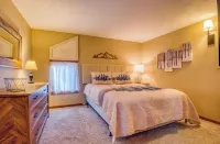 Close to downtown North Conway and Story Land, Game Room Hotels near Cranmore Mountain Resort
