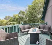 POOL! Hot Tub, Lake, and LOCATION! Hiking, Adventures or Relaxation