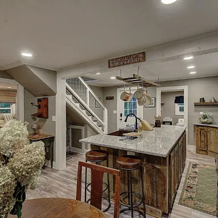 Charming 4-bedroom farmhouse in Shady Valley, TN with breathtaking view