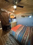 Charming 1-bedroom cottage in tranquil East Glacier Park with WiFi, AC