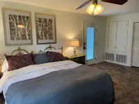 Beachy-Keen Cottage on Lake LBJ; Canoe, Kayaks, Slip, Pets welcome!