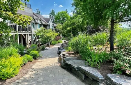 Restful 1 Bed Lakefront Condo in Muskoka