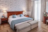 Starhotels Terminus Hotels in Naples