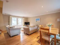 10mins to St Andrews & Dundee. 5mins to Tentsmuir Forest and beach. Hotels in Leuchars