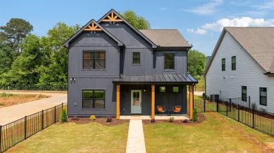 GameDaze - New 4/3.5 Bedroom House only 5 min  to LakePoint - Sleeps 14 Hotels near Red Top Mountain State Park