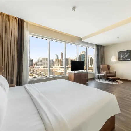 Radisson Blu Hotel Dubai Canal View Отели рядом с достопримечательностью «Базар Аль-Бахар»