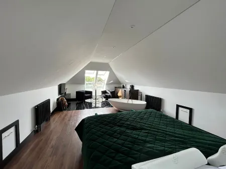 Samana Vayu Отели рядом с достопримечательностью «Артс Юниверсити Борнмут»