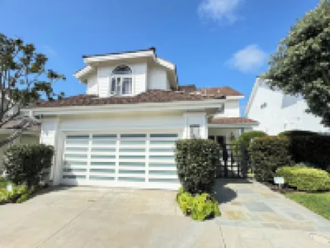 5-bedroom in Newport Beach，the High quality, convenient and very comfortable;