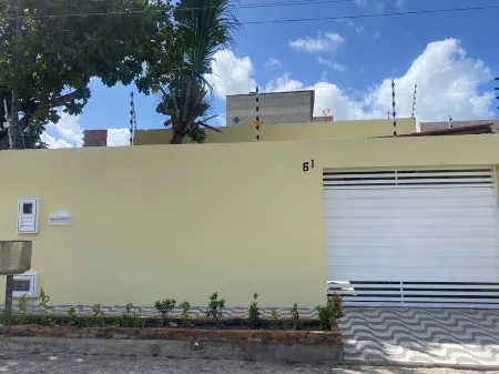 House with pool, very cozy and comfortable, close to the beach