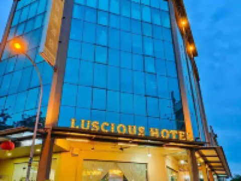 Luscious Hotel Hotels near Arulmigu Sri Maha Karumari Kulathambal Temple Simpang Ampat , Seberang Perai