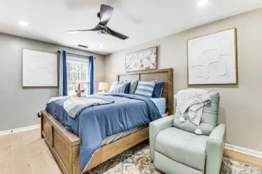4 Mi to Airport: Atlanta Home w/ Deck & Hot Tub Hotel di 