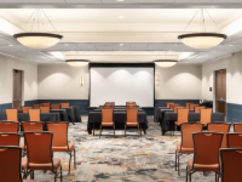 DoubleTree by Hilton Hartford - Bradley Airport Hotels in Windsor Locks