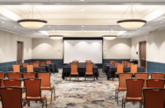 DoubleTree by Hilton Hartford - Bradley Airport