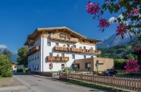 Der Dolomitenhof - Tristach Hotel a Gemeinde Lesachtal