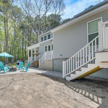 Cape Charles Home Private Pier and Beach-Front Deck